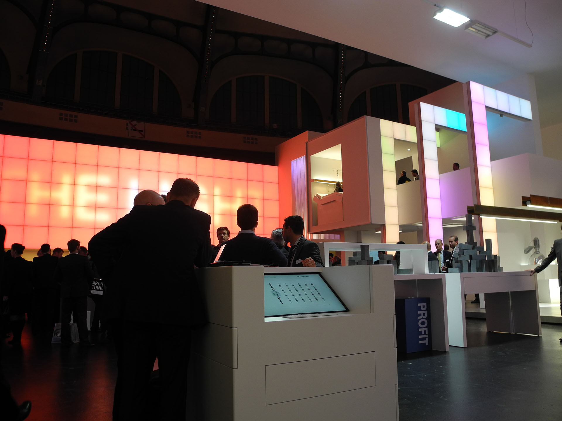 crowded booth and Cielos products